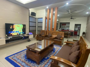 -NEW- Villa near SPICE Arena 29PAX with Pool Table, Karaoke and Kids Swimming Pool